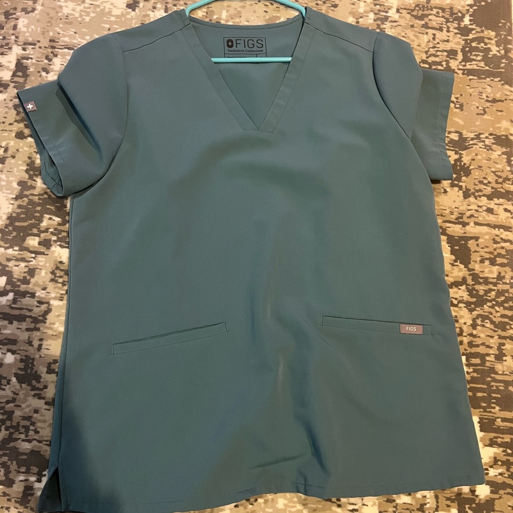 Figs scrub top